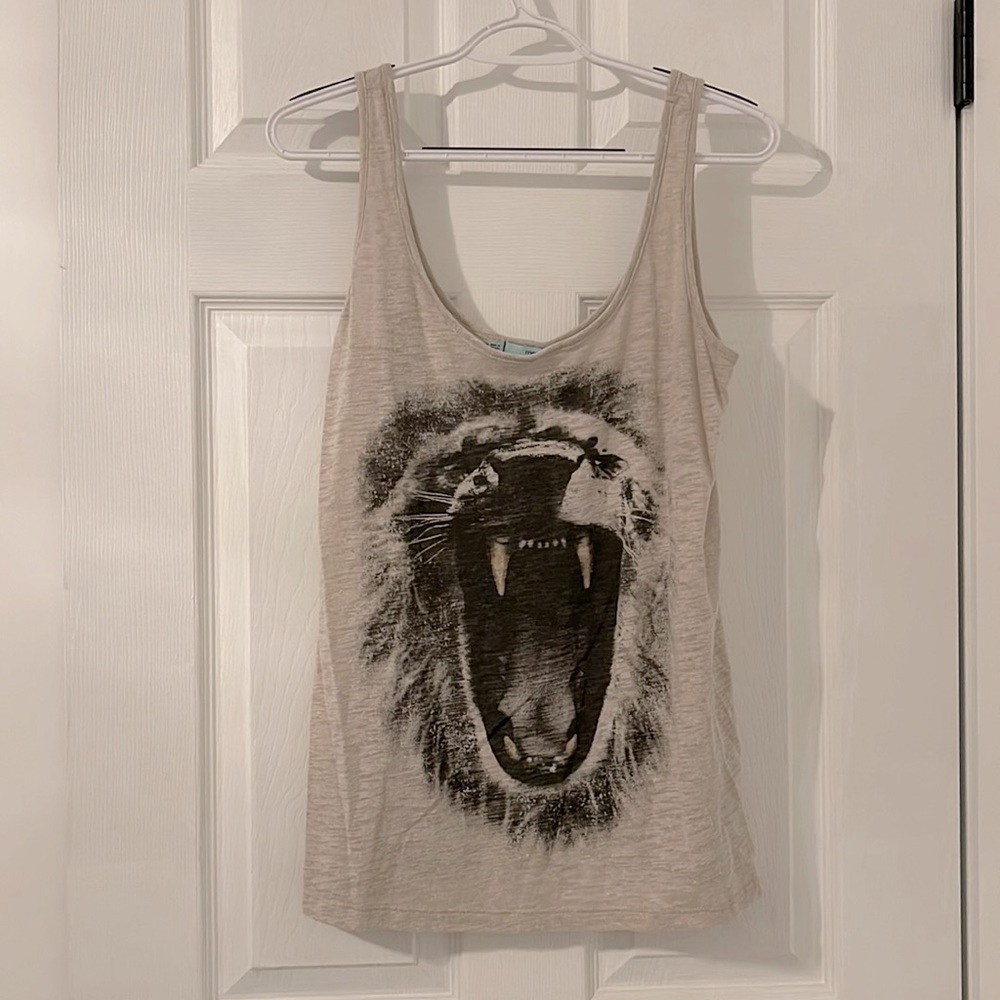 Maurices Size Medium Retro Lion Face Roar Cream Tank Top